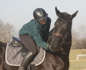 Myrtille à cheval équipe