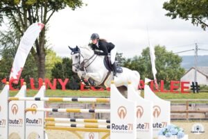 ines à cheval équipe